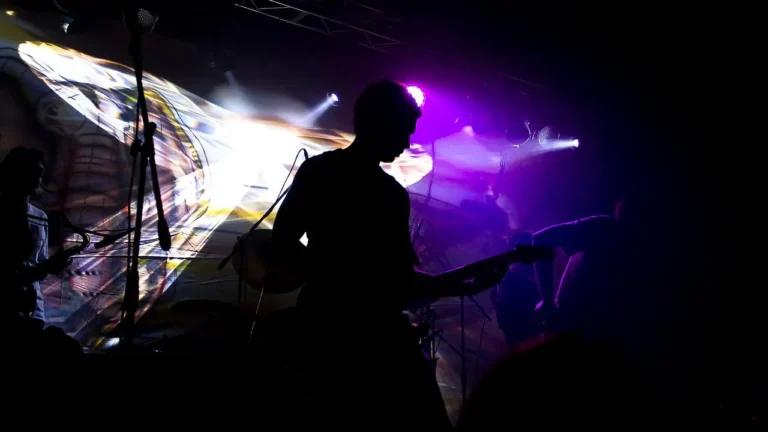 MarcePucci_0014_guitarrista_luz